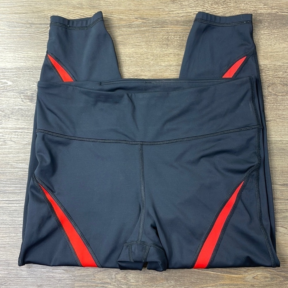 GapFit Eclipse High Rise Black Red Activewear Crop Leggings, size L